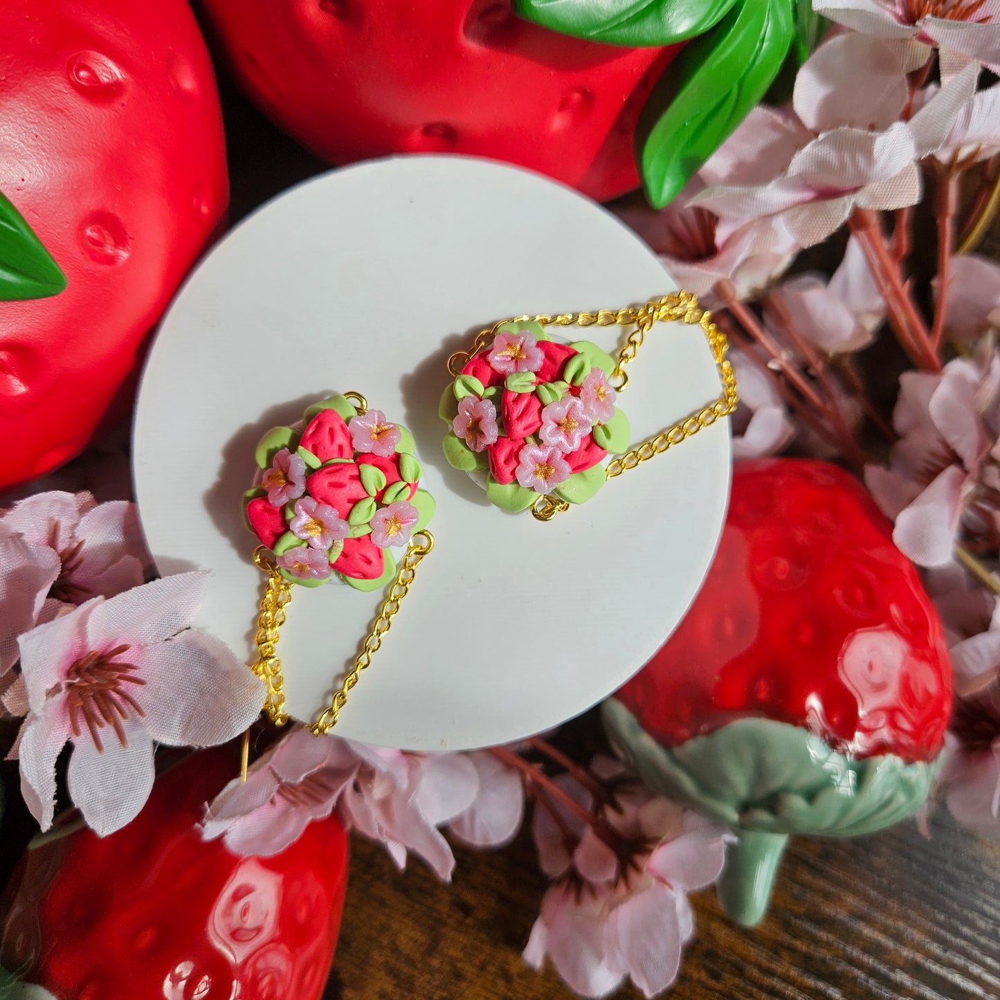 Hanging baskets - Strawberry x Sakura