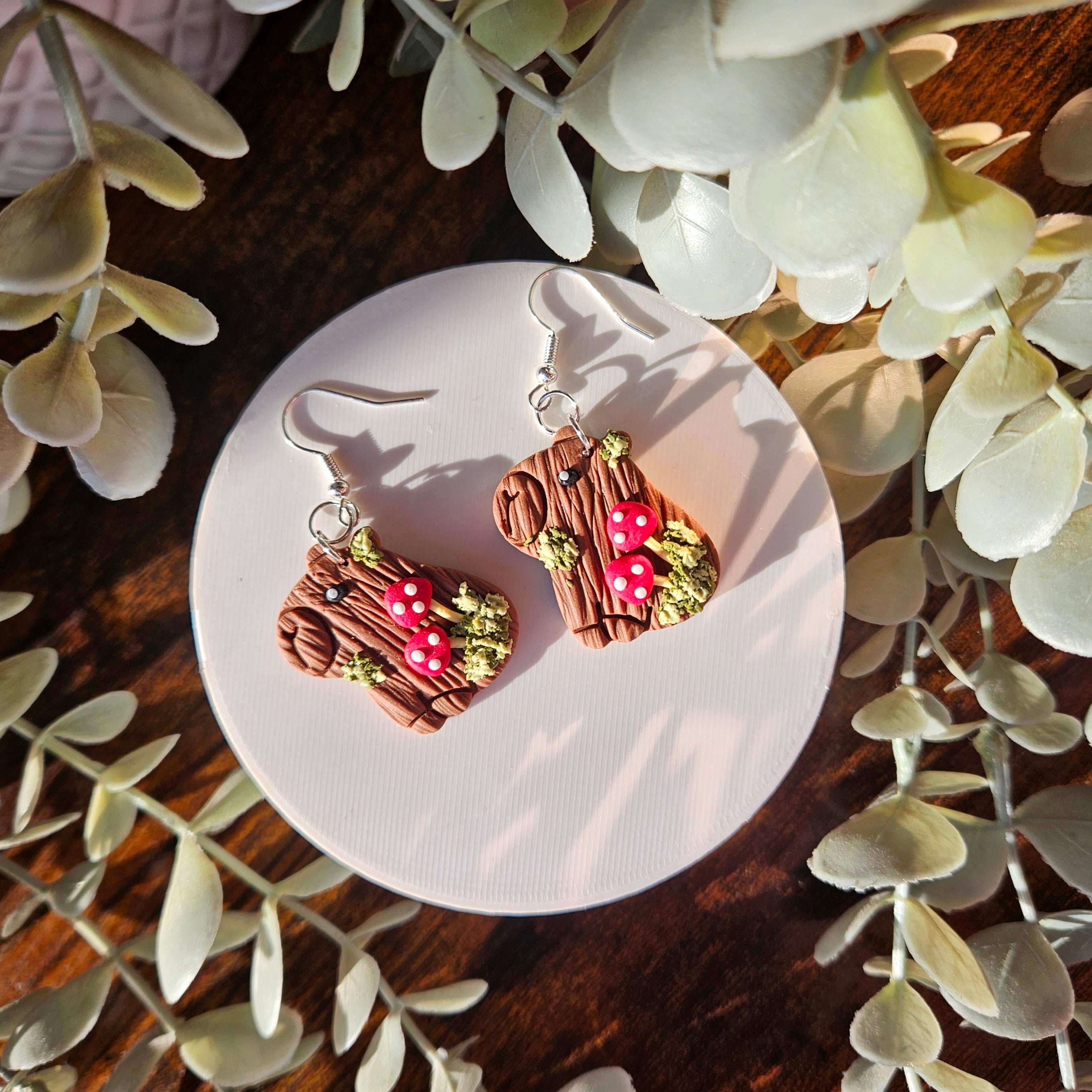 Mushroom Log Red Pandas & Capybaras