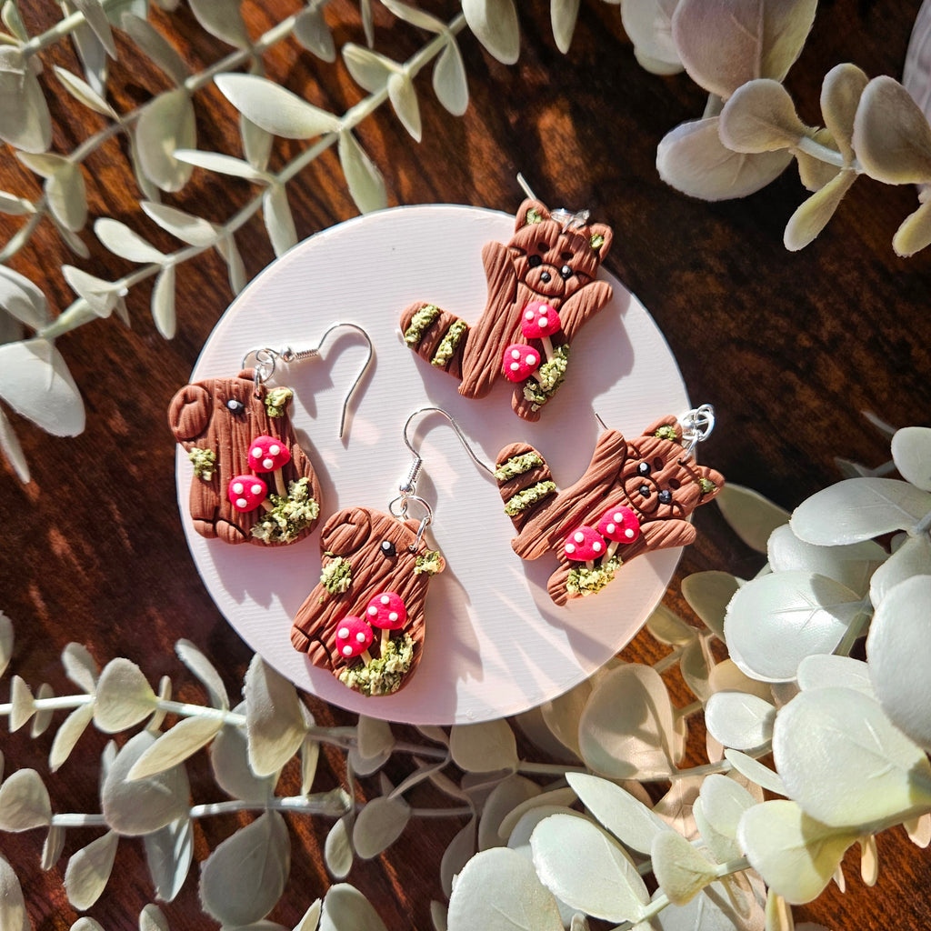 Mushroom Log Red Pandas & Capybaras