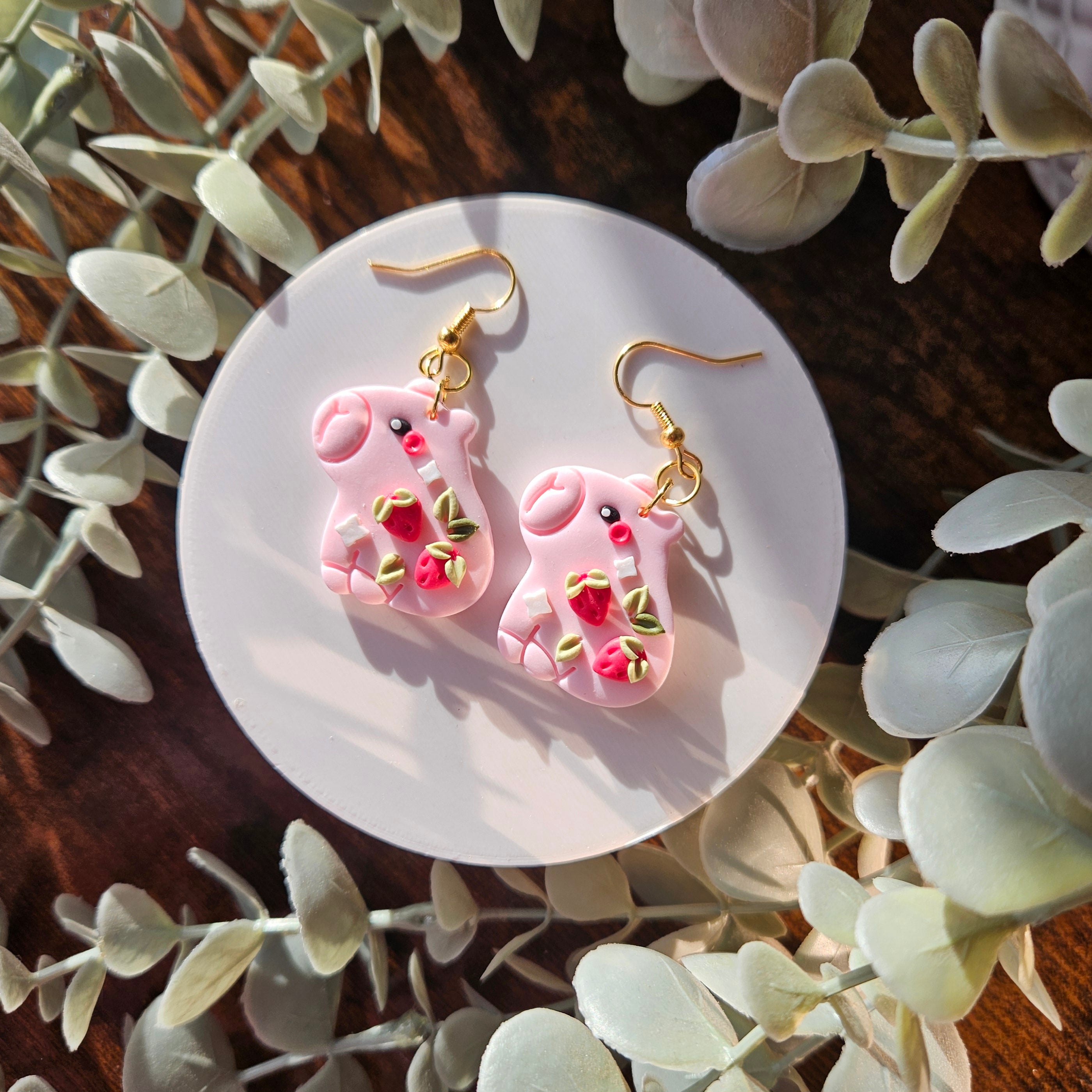 Strawberry Red Pandas & Capybaras