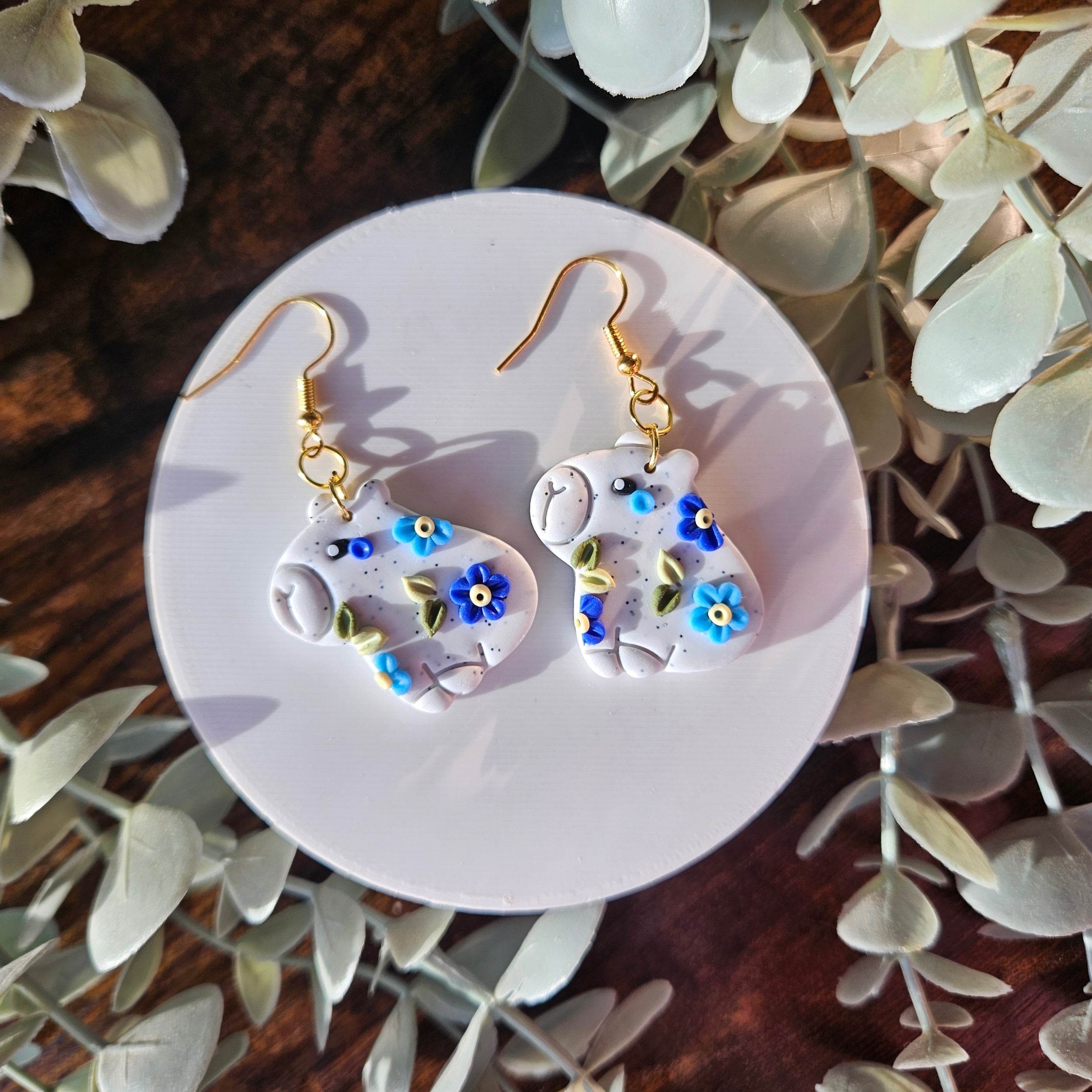 Forget-me-not Red Pandas & Capybaras