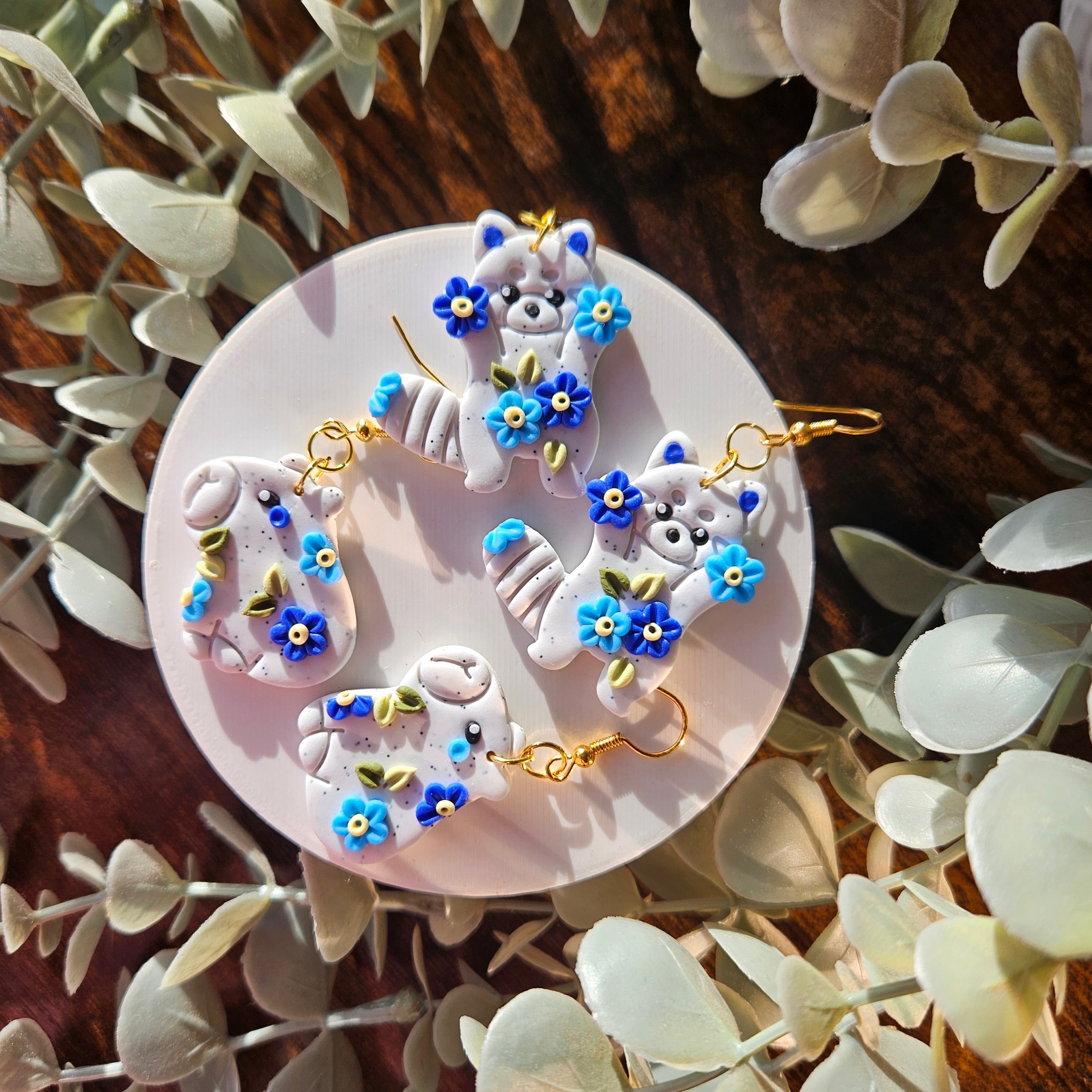 Forget-me-not Red Pandas & Capybaras