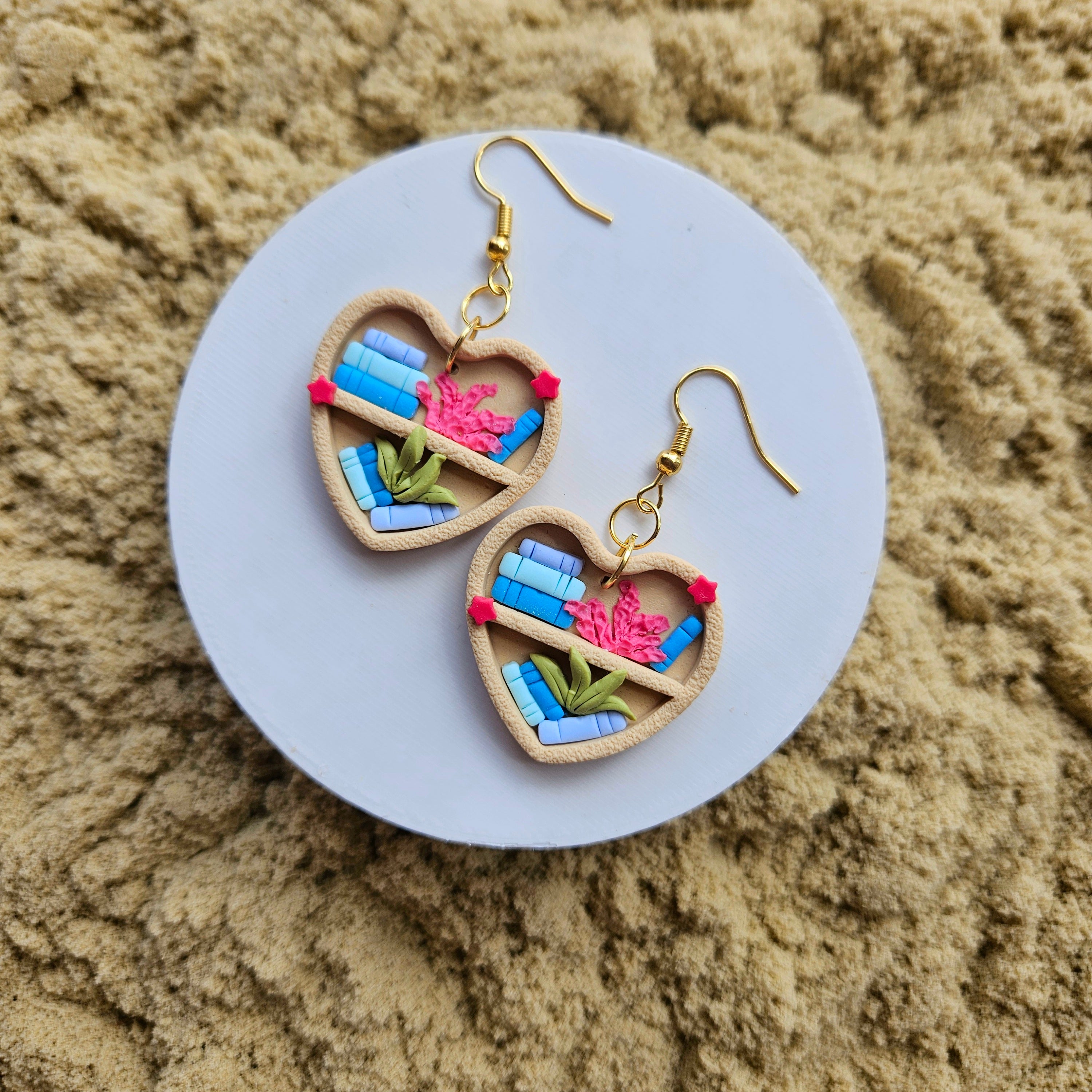 Beachy Bookshelf Hearts