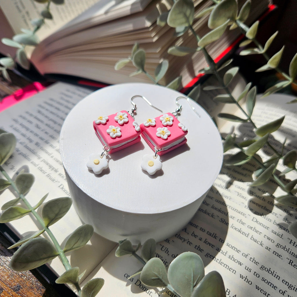 Daisies - Book Dangles