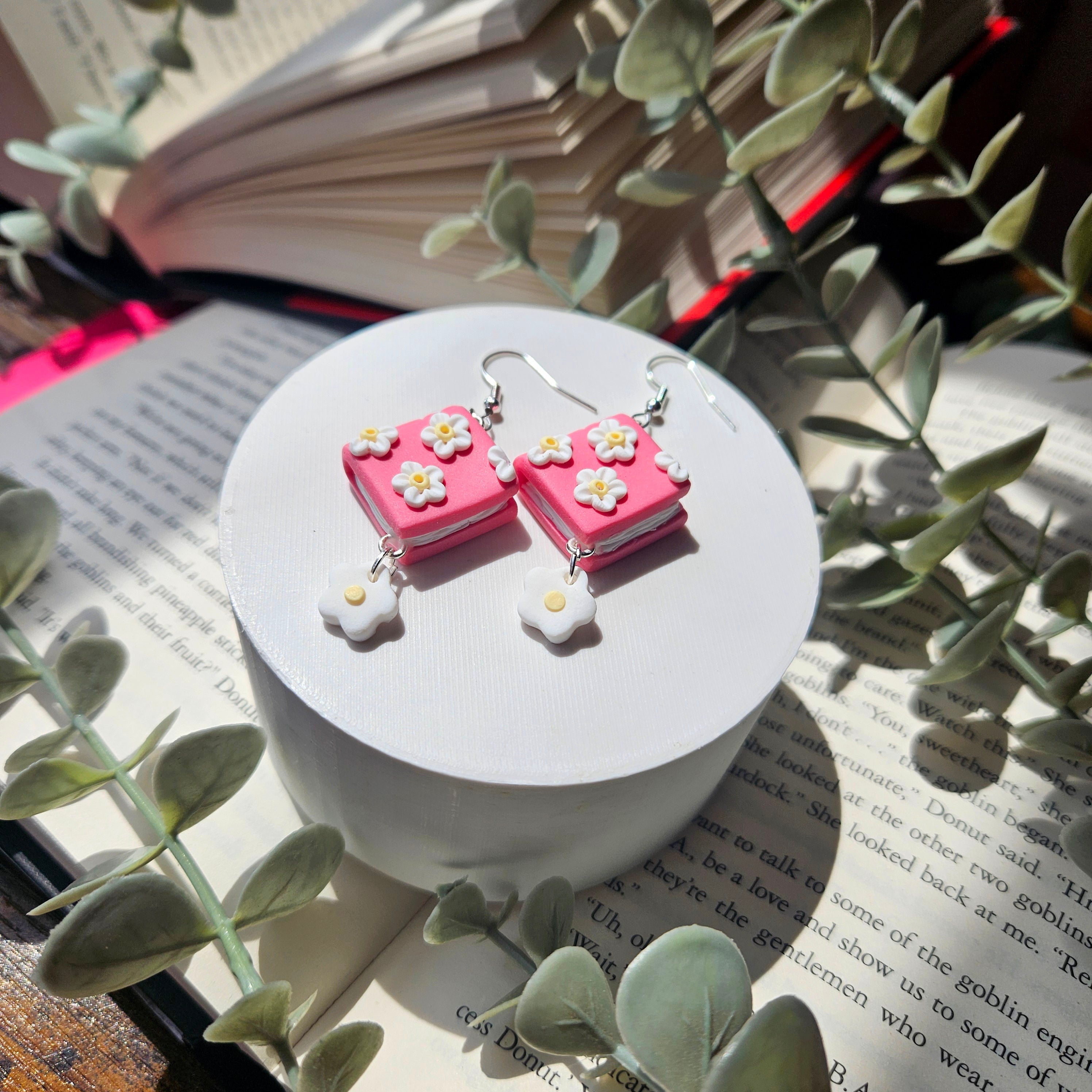 Daisies - Book Dangles