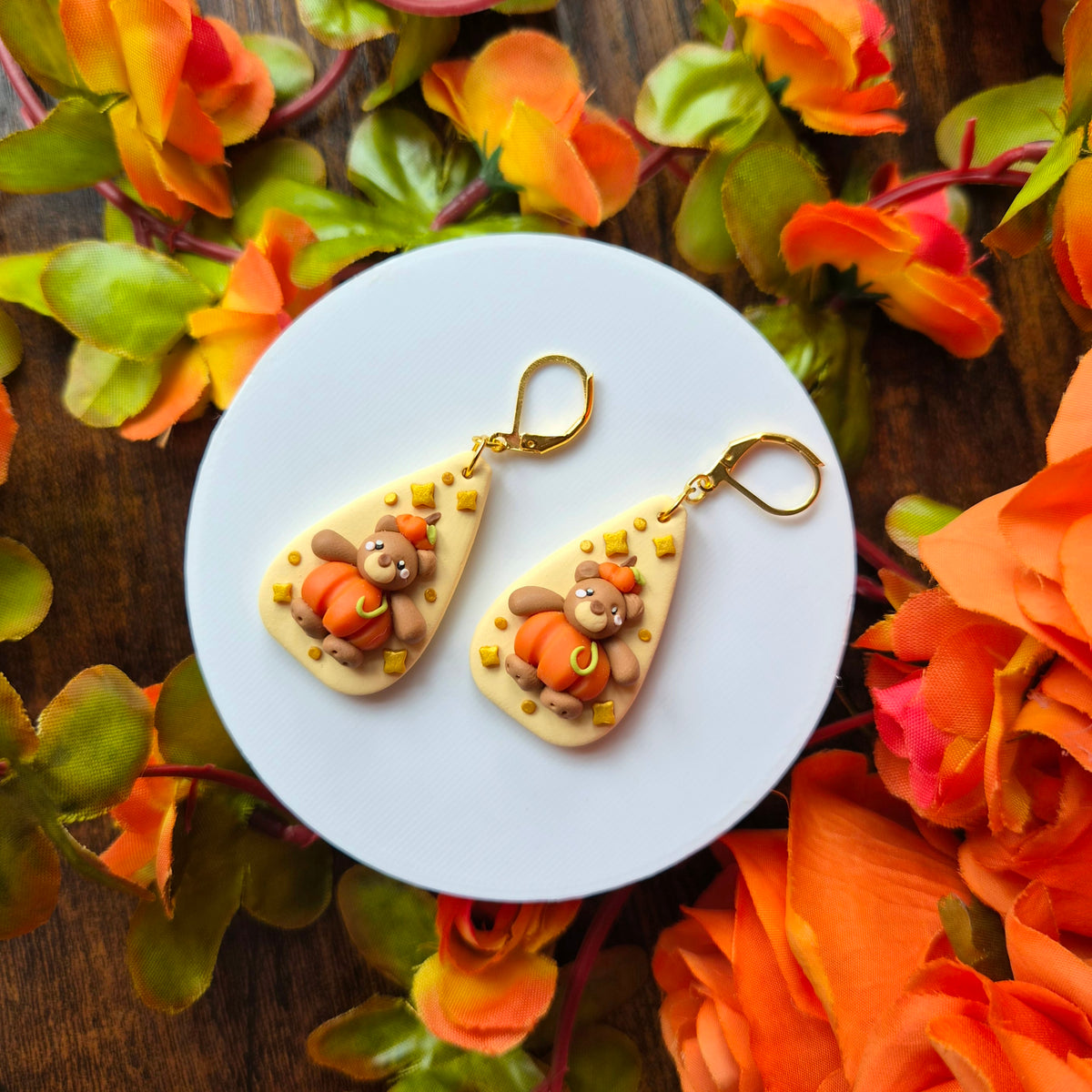 Bear in pumpkin costume Droplets
