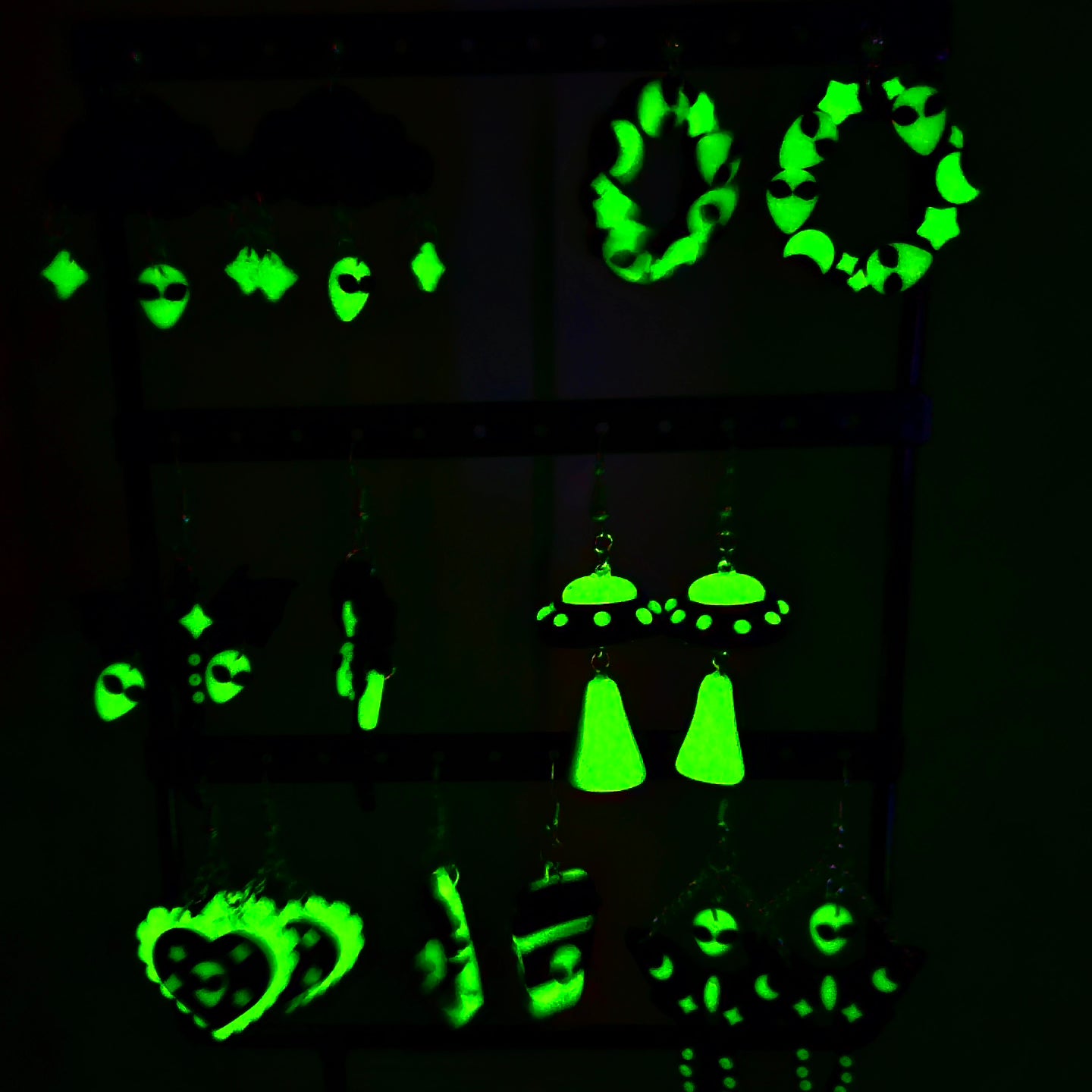 Sparkly Black Aliens 👽 (Glow in the dark)