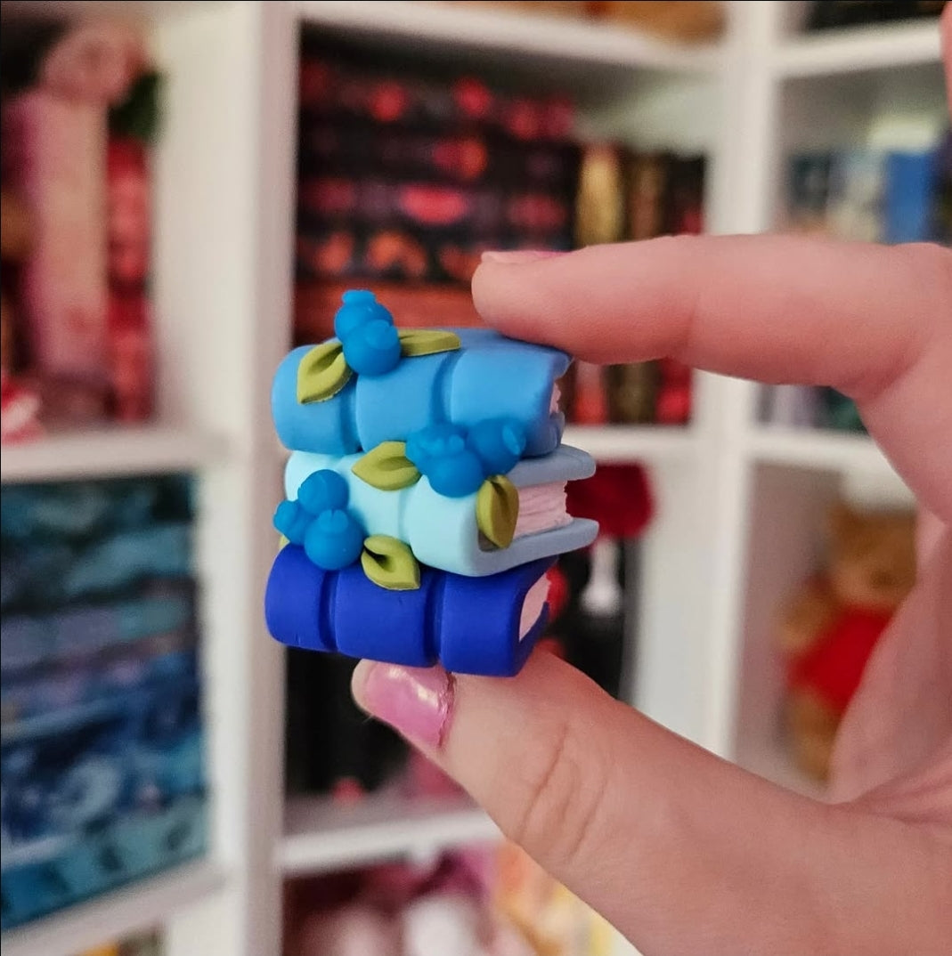 Blueberry field - Book stack/Photo Holder